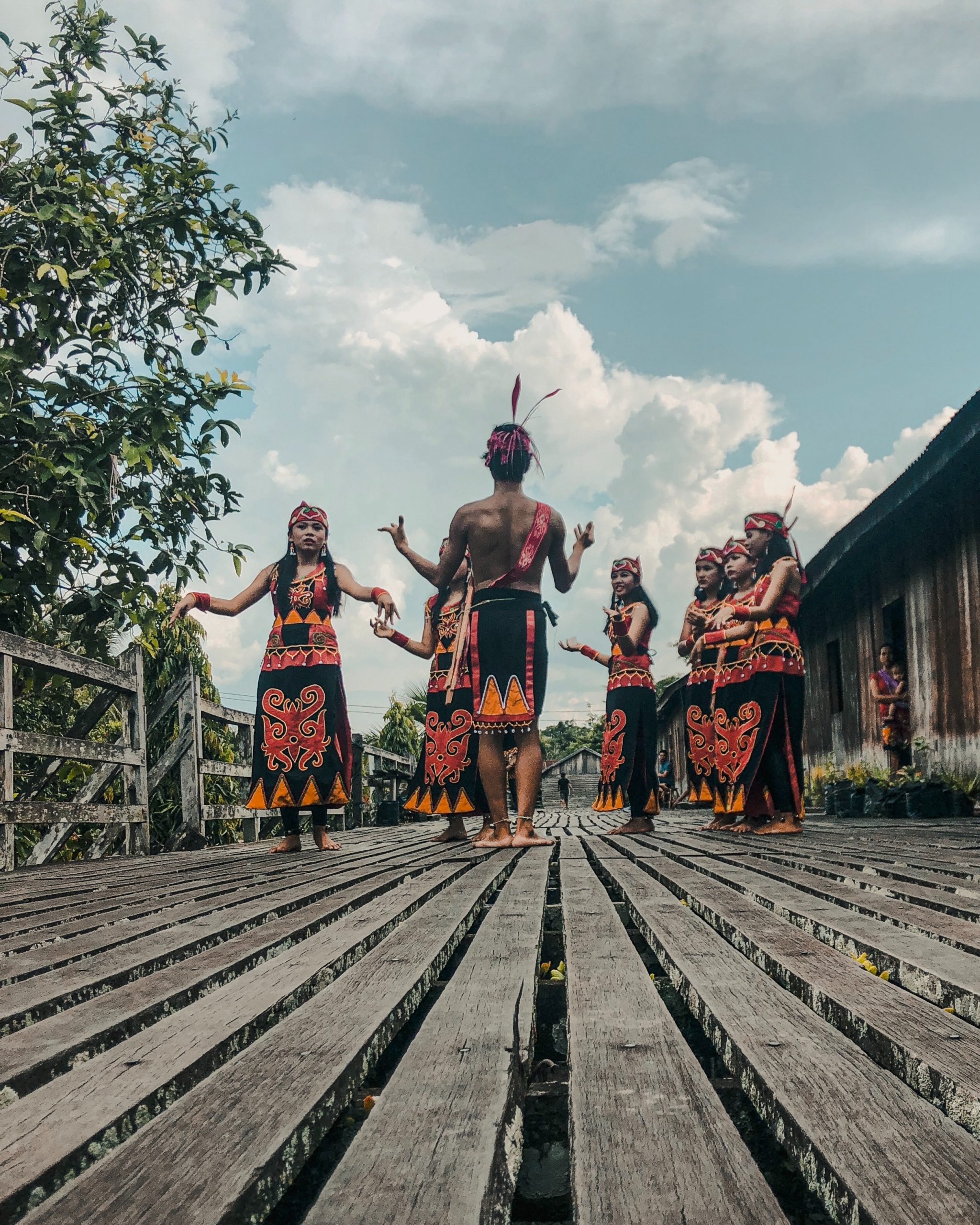 4 Fakta Menarik Pakaian Adat di Indonesia yang Jarang Diketahui